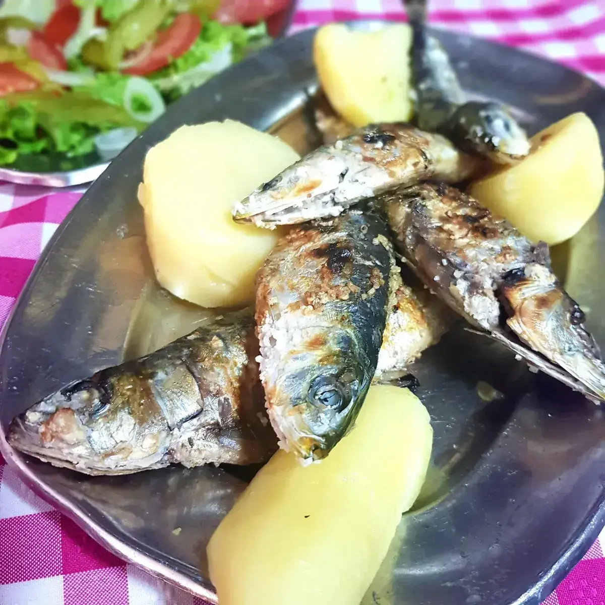 Sardinhada na brasa com salada mista